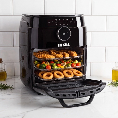 TESLA AirCook & Grill QG800 WiFi s jídlem uvnitř